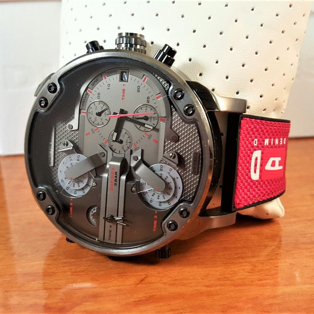 NEW DIESEL DZ7423 MR. DADDY Gray Red Silicone Multizone Chronograph Men's Watch.